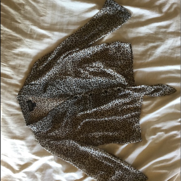 vixbe Tops - Leopard print blouse